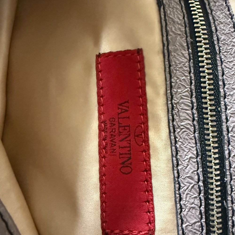 valentino
Patent Lacca Large Nuage Bow Hobo - Picture 5 of 15